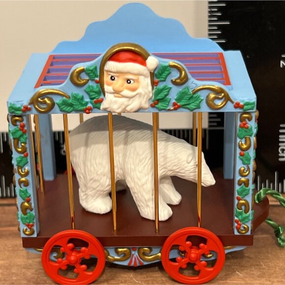 1991 HALLMARK KEEPSAKE ORNAMENT QX439-9 POLAR CIRCUS WAGON BY LINDA SICKMAN - Picture 5 of 8